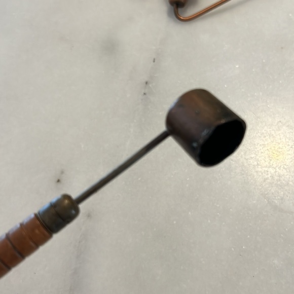 Vintage candle snuffer made from a wooden spool - Picture 4 of 6